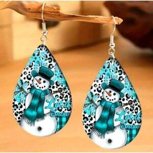 Super cute festive holiday earrings